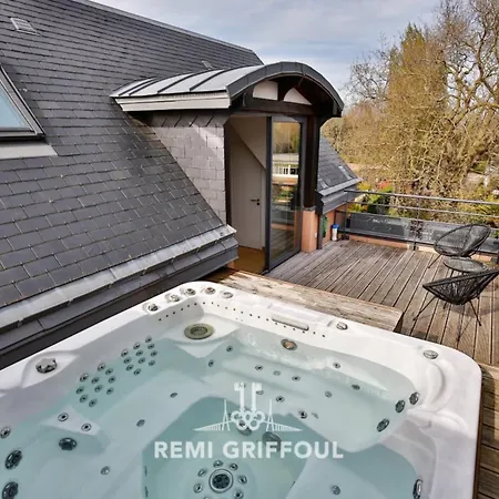 Hébergement de vacances The Cosmopolitan Architect Design With Rooftop Jacuzzi 8 Guests *